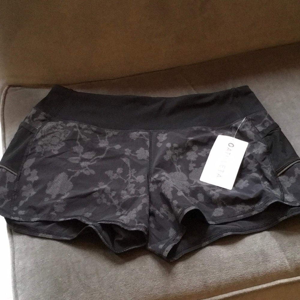 NWT Athleta shorts size M.